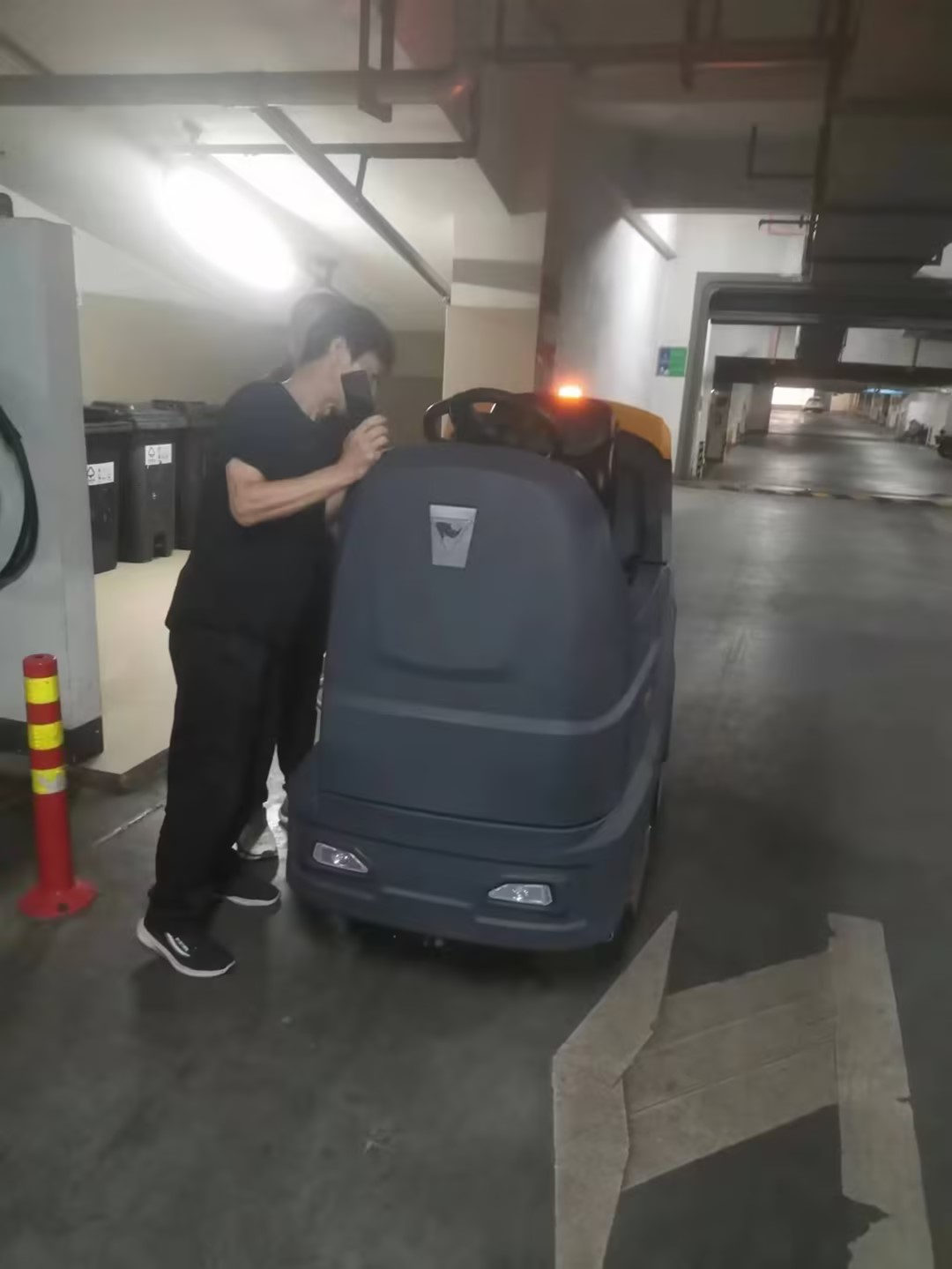 为什么地下停车场用洗地机